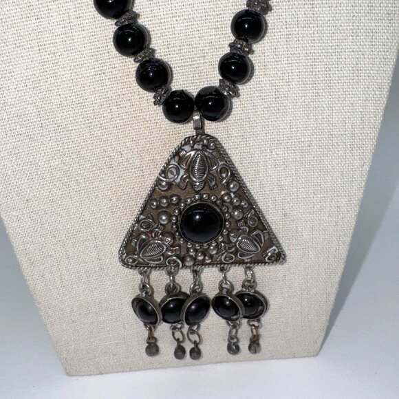 Beaded Necklace Black and Silver Tone Triangle Pendant Gothic *read* - Picture 4 of 9